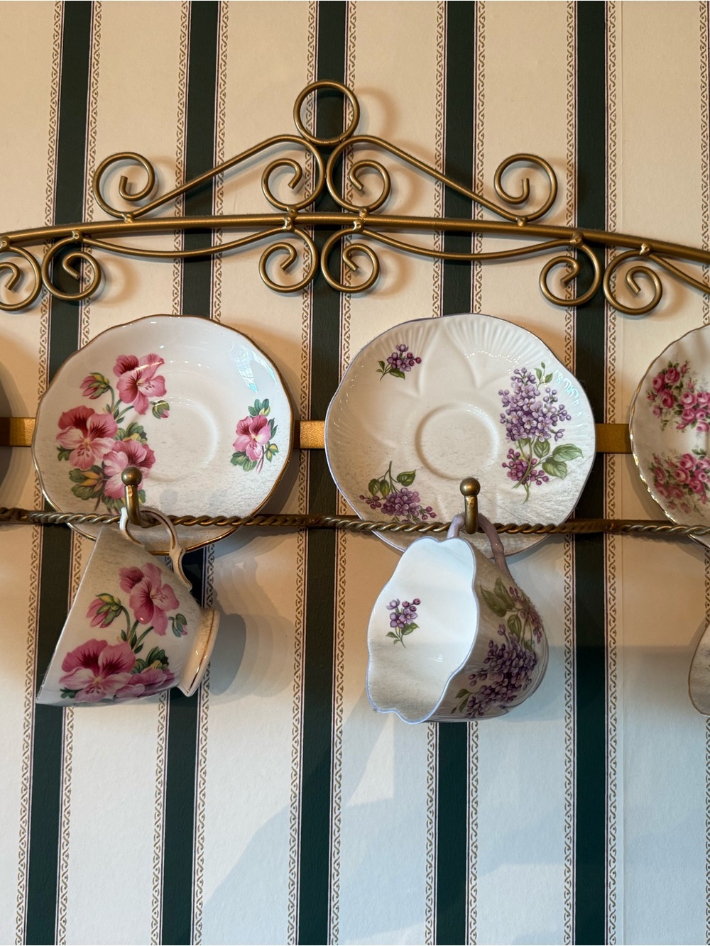 Royal Vale Bone China Floral Tea Cup & Saucer Set 6 oz Made in England w/stand